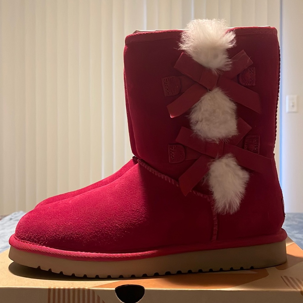 Kookaburra by UGG size 9.